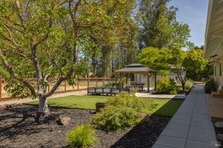 4330 Roblar Rd, Petaluma, CA 94952