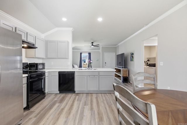 1280 Meadows Dr, Benton, AR 72019