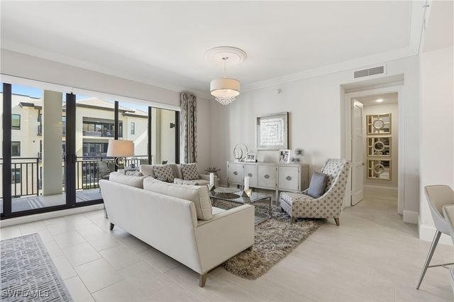 1030 3rd AVE S 417, Naples, FL 34102