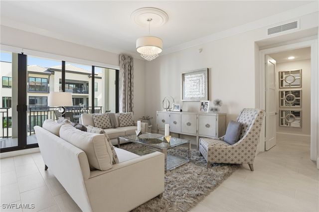 1030 3rd AVE S 417, Naples, FL 34102