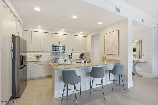 1030 3rd AVE S 417, Naples, FL 34102