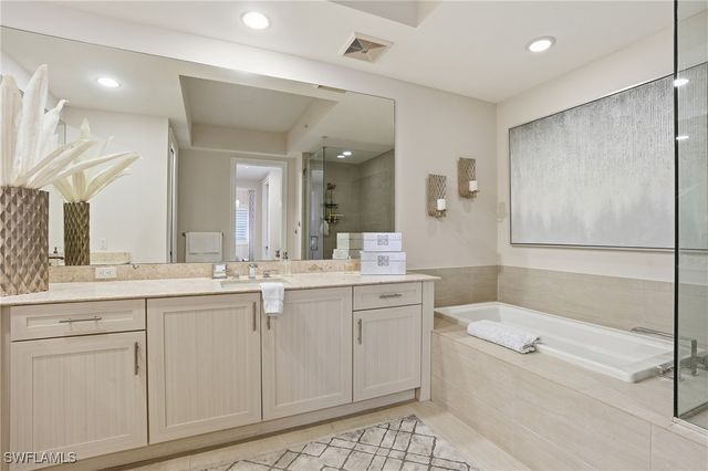 1030 3rd AVE S 417, Naples, FL 34102