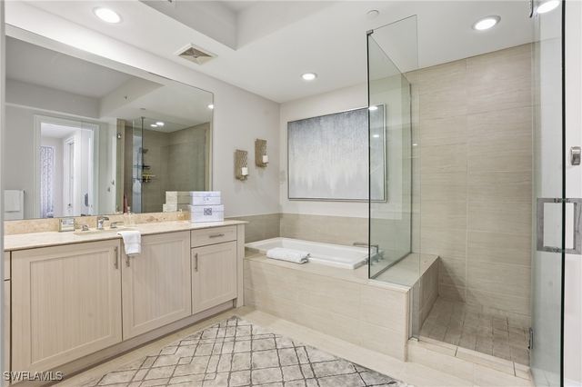 1030 3rd AVE S 417, Naples, FL 34102