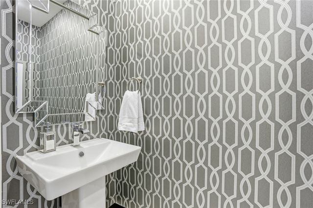 1030 3rd AVE S 417, Naples, FL 34102