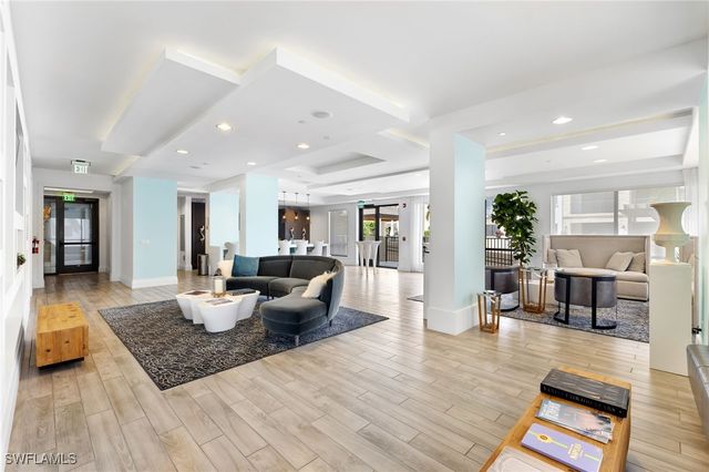 1030 3rd AVE S 417, Naples, FL 34102