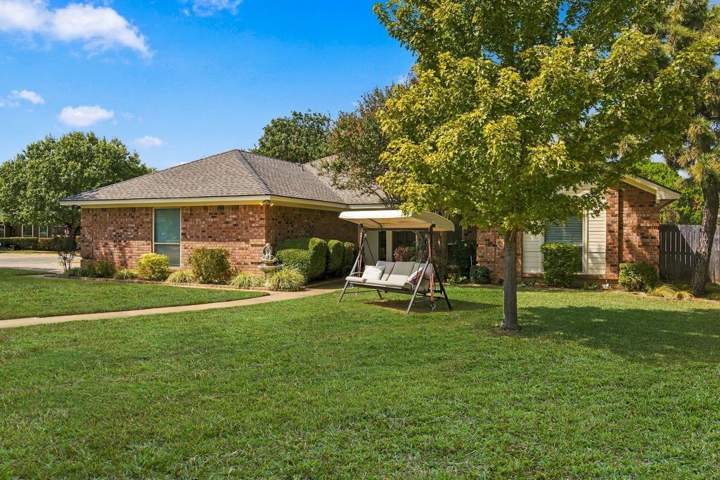 7101 Hazel Place, North Richland Hills, TX 76182 — photo 2