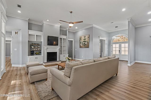 49 Canebrake Boulevard, Hattiesburg, MS 39402