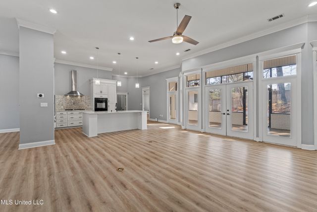 49 Canebrake Boulevard, Hattiesburg, MS 39402