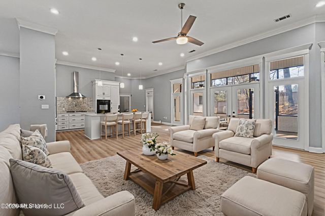 49 Canebrake Boulevard, Hattiesburg, MS 39402