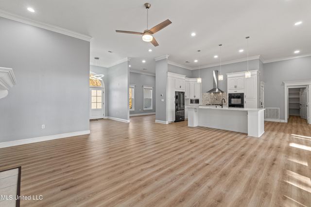 49 Canebrake Boulevard, Hattiesburg, MS 39402