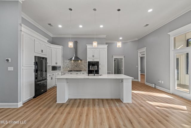 49 Canebrake Boulevard, Hattiesburg, MS 39402