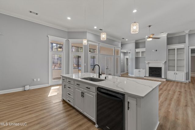 49 Canebrake Boulevard, Hattiesburg, MS 39402
