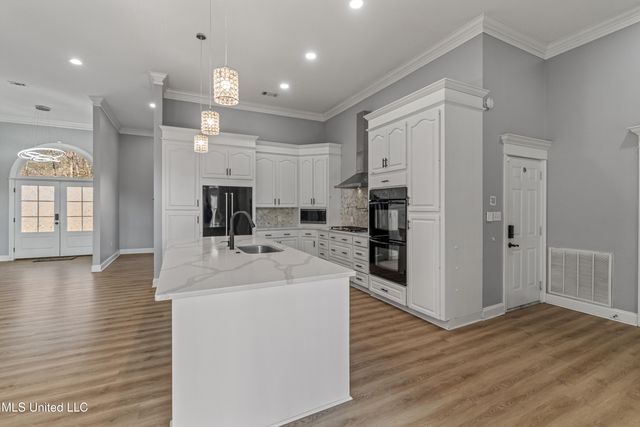 49 Canebrake Boulevard, Hattiesburg, MS 39402