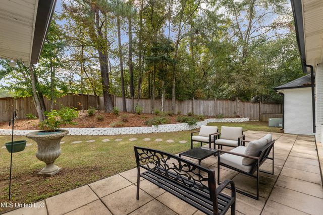 49 Canebrake Boulevard, Hattiesburg, MS 39402