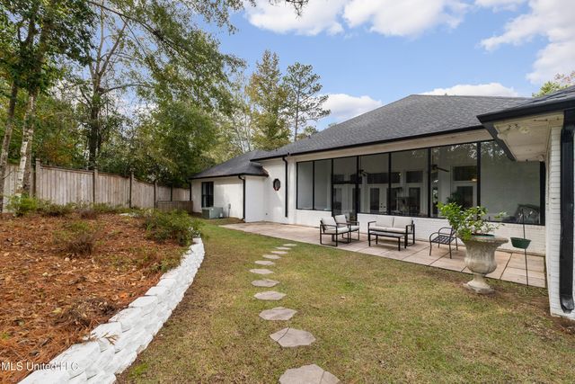 49 Canebrake Boulevard, Hattiesburg, MS 39402