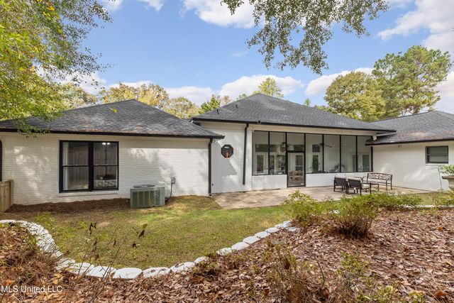 49 Canebrake Boulevard, Hattiesburg, MS 39402