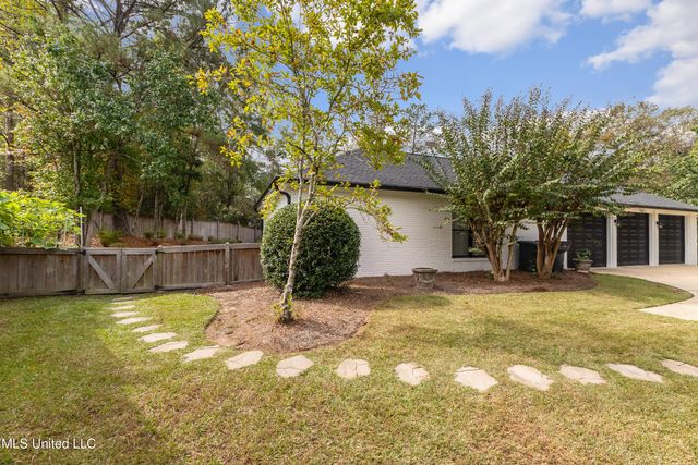 49 Canebrake Boulevard, Hattiesburg, MS 39402
