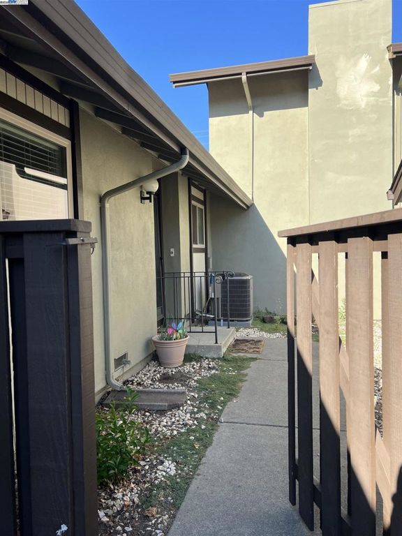 1628 Countrywood Ct, Walnut Creek, CA 94598