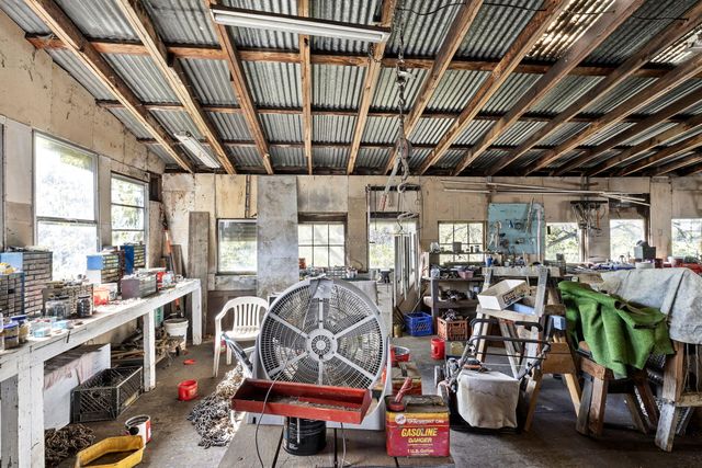 1313 N Old Pacific Highway, Myrtle Creek, OR 97457