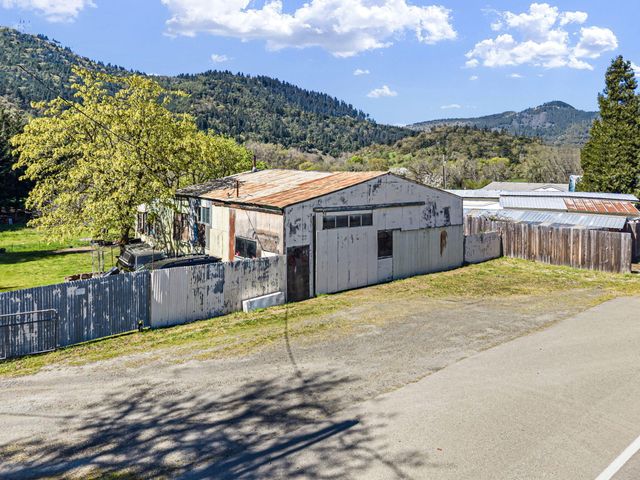 1313 N Old Pacific Highway, Myrtle Creek, OR 97457