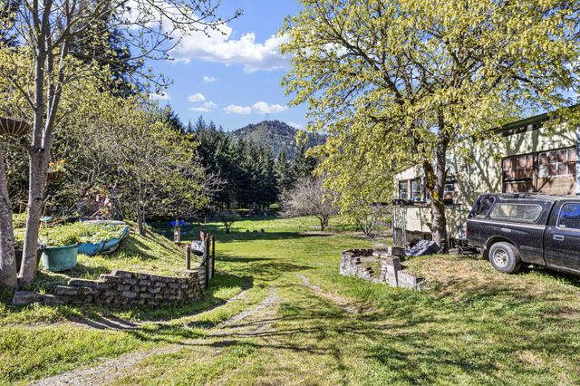 1313 N Old Pacific Highway, Myrtle Creek, OR 97457