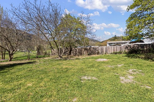 1313 N Old Pacific Highway, Myrtle Creek, OR 97457