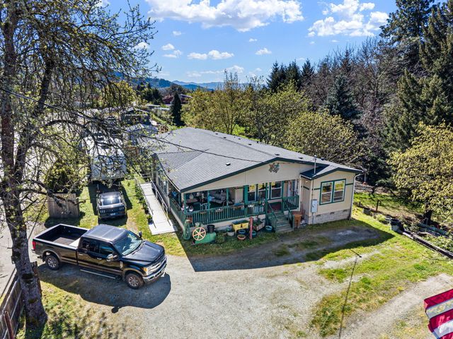 1313 N Old Pacific Highway, Myrtle Creek, OR 97457