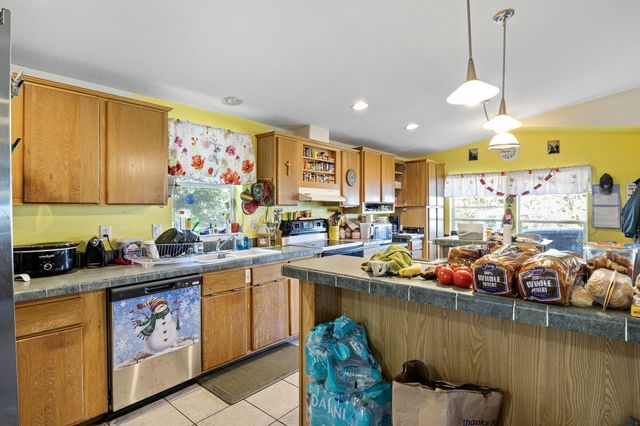 1313 N Old Pacific Highway, Myrtle Creek, OR 97457