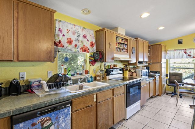 1313 N Old Pacific Highway, Myrtle Creek, OR 97457