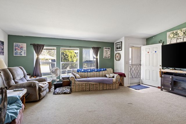 1313 N Old Pacific Highway, Myrtle Creek, OR 97457