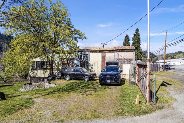1313 N Old Pacific Highway, Myrtle Creek, OR 97457