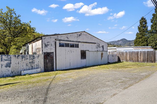 1313 N Old Pacific Highway, Myrtle Creek, OR 97457