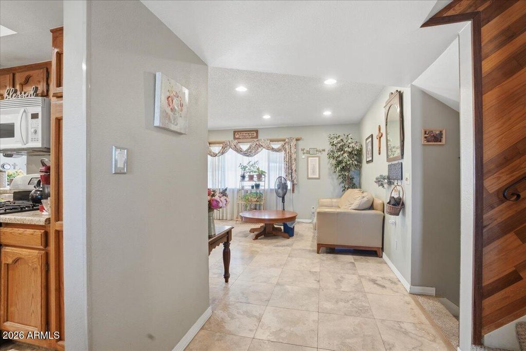 Image 5 of property listing at 3922 S POPLAR Street, Tempe, AZ 85282