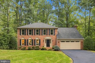 9900 SHADY COVE DR, Fairfax Station, VA 22039