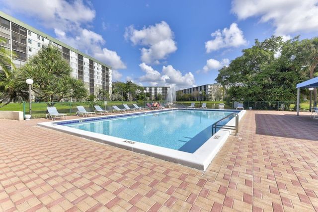 2112 S Cypress Bend Drive, Pompano Beach, FL 33069