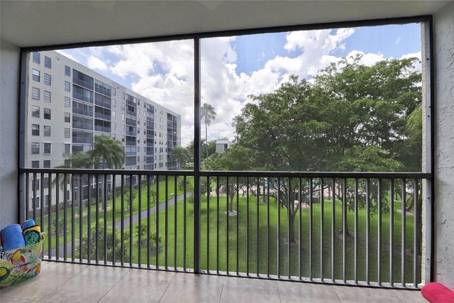 2112 S Cypress Bend Drive, Pompano Beach, FL 33069