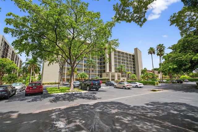 2112 S Cypress Bend Drive, Pompano Beach, FL 33069