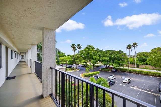 2112 S Cypress Bend Drive, Pompano Beach, FL 33069