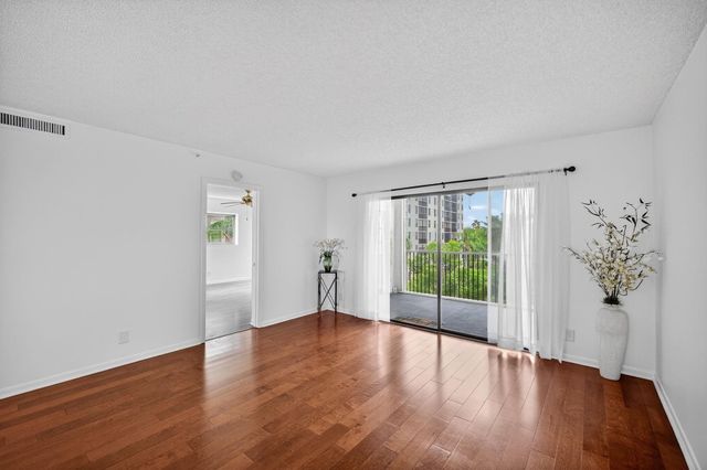 2112 S Cypress Bend Drive, Pompano Beach, FL 33069