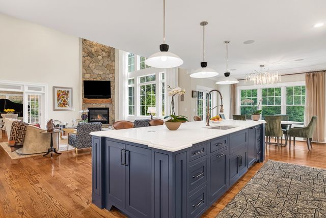 25 Holly Cir, Weston, MA 02493