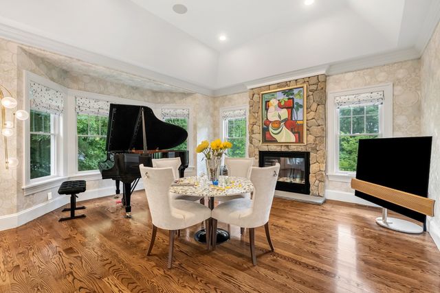 25 Holly Cir, Weston, MA 02493