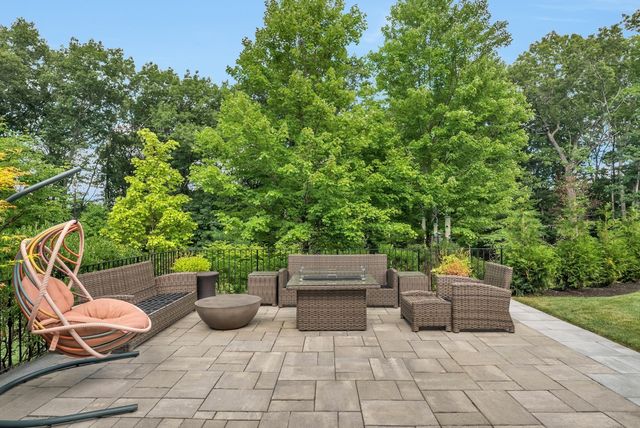 25 Holly Cir, Weston, MA 02493