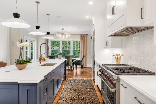 25 Holly Cir, Weston, MA 02493