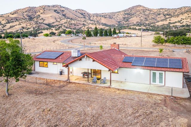 7167 Live Oak Drive, Sanger, CA 93657