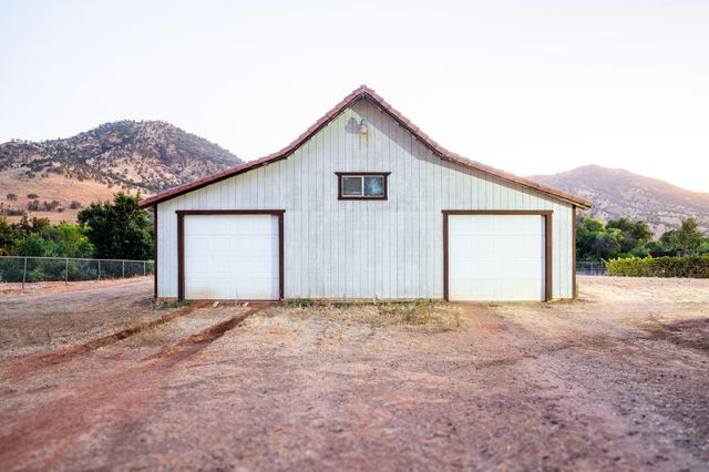 7167 Live Oak Drive, Sanger, CA 93657