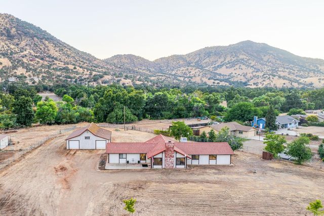 7167 Live Oak Drive, Sanger, CA 93657