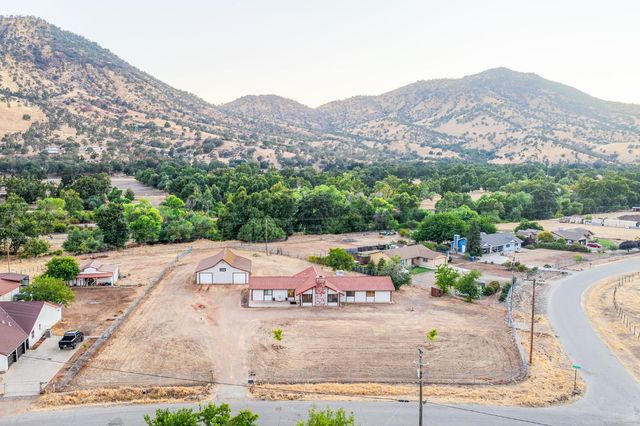 7167 Live Oak Drive, Sanger, CA 93657