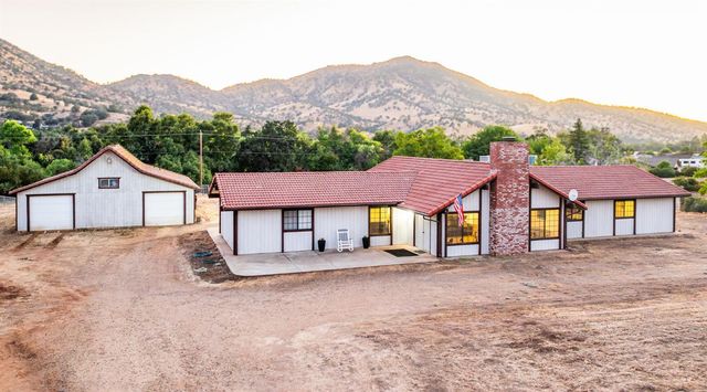 7167 Live Oak Drive, Sanger, CA 93657