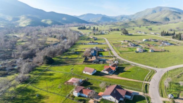 7167 Live Oak Drive, Sanger, CA 93657