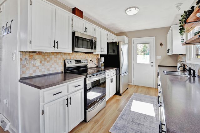 104 Jayson TER, Moneta, VA 24121